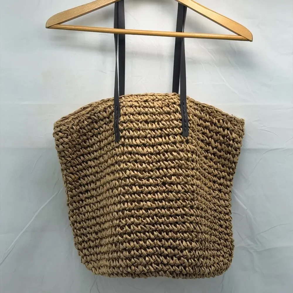 NWOT Elegant Woven beach bohemian Tote Bag with dark Brown Straps